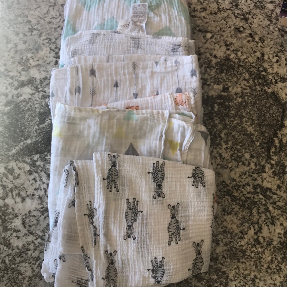 7 barely used Swaddles
